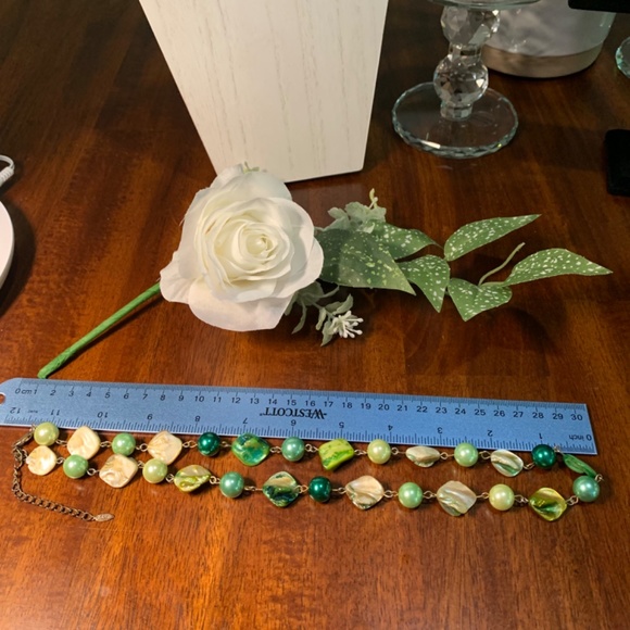 Vintage Green abalone shell necklace with intermittent pearlized looking beads. - Picture 4 of 6